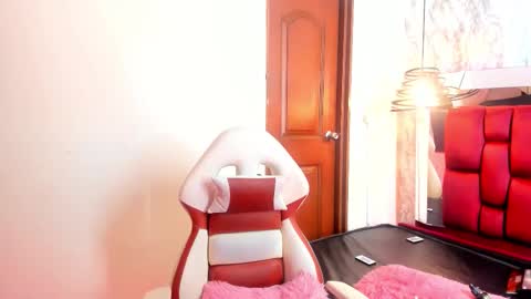 Snapshot of sheilly_brown chatting on September 24, 7:31 pm sheilly_brown online show from September 24, 7:31 pm