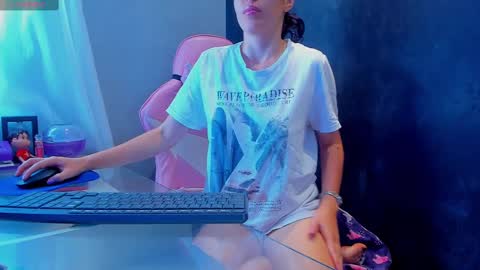 Snapshot of sherilkwang_ chatting on February 27, 10:33 am .. Sherilk .. online show from February 27, 10:33 am