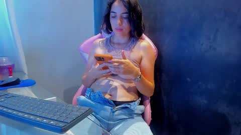 Snapshot of sherilkwang_ chatting on March 12, 1:19 pm .. Sherilk .. online show from March 12, 1:19 pm