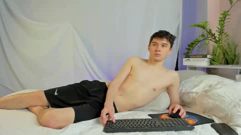 Max online show from March 5, 8:07 pm