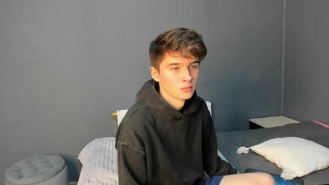 Max online show from October 16, 7:24 pm