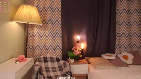 Snapshot of shickshackshock chatting on October 19, 11:15 am Iris online show from October 19, 11:15 am