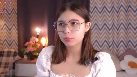 Snapshot of shickshackshock chatting on October 15, 11:11 am Iris online show from October 15, 11:11 am