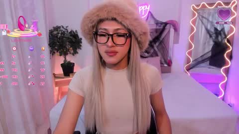 Snapshot of shinedark_tay chatting on October 17, 2:59 am shinedark_tay online show from October 17, 2:59 am
