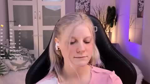 help me reach my first 25 thumbs up online show from November 22, 10:29 pm