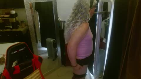 sarah online show from March 28, 7:04 pm