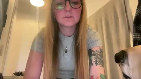 Snapshot of short_sweetpea chatting on March 5, 12:33 pm short sweetpea online show from March 5, 12:33 pm