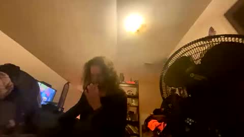 showmewe online show from March 8, 2:37 am