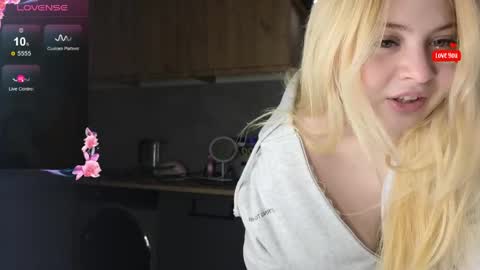 Molly online show from April 8, 2:31 pm