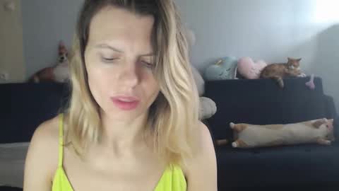 Snapshot of shy_moony chatting on September 23, 1:27 pm just Alex online show from September 23, 1:27 pm