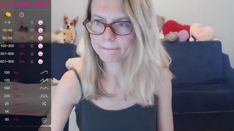Snapshot of shy_moony chatting on December 3, 5:17 pm just Alex online show from December 3, 5:17 pm