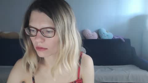 Snapshot of shy_moony chatting on October 20, 12:32 pm just Alex online show from October 20, 12:32 pm