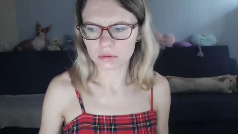 Snapshot of shy_moony chatting on September 22, 11:25 am just Alex online show from September 22, 11:25 am