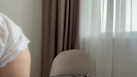 shy_schoolgirl_ online show from February 17, 1:32 pm