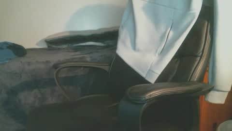 shyboyhugecum2020 online show from January 8, 4:18 am