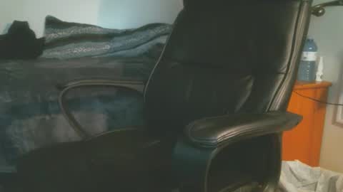 shyboyhugecum2020 online show from February 3, 4:10 am