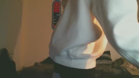 shyboyhugecum2020 online show from October 26, 3:40 am