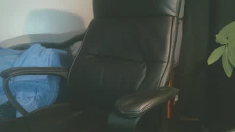 shyboyhugecum2020 online show from May 13, 3:05 am