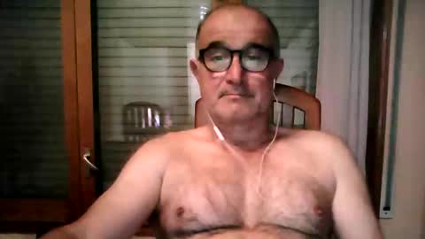 shymmy10 online show from June 6, 2:50 am