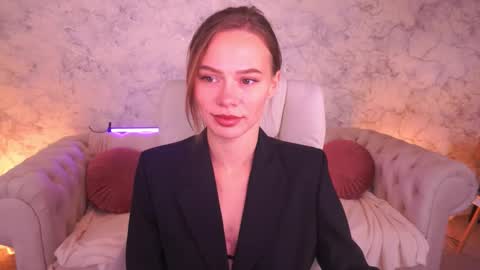 shyysiren online show from October 29, 8:05 am