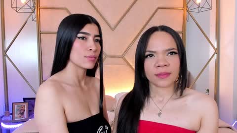 Snapshot of siara_lewis_ chatting on January 30, 9:04 pm Siara and Zoe tattoo online show from January 30, 9:04 pm