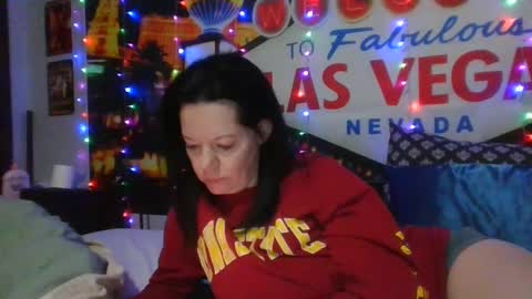 Snapshot of sidneyraee chatting on December 24, 12:44 am Mrs. St. Patrickk online show from December 24, 12:44 am