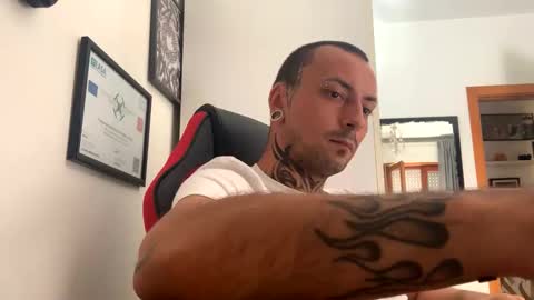 Snapshot of sidvicious23cm chatting on September 24, 8:32 am sidvicious23cm online show from September 24, 8:32 am
