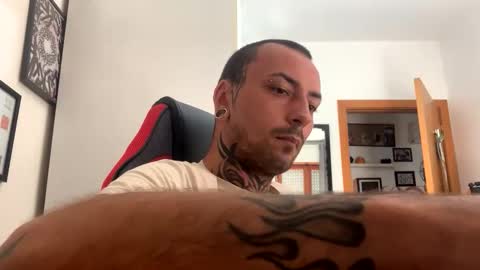 Snapshot of sidvicious23cm chatting on September 26, 8:33 am sidvicious23cm online show from September 26, 8:33 am