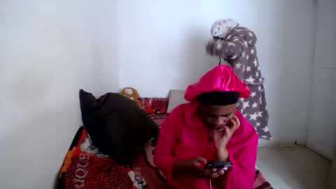 sieannabrown online show from April 15, 9:23 am