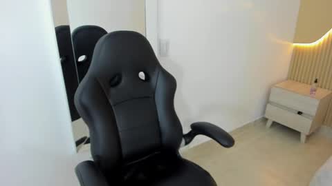 S I E N N A  online show from March 12, 3:05 pm