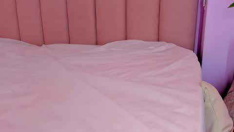 Snapshot of sienna_mg12 chatting on October 17, 6:01 pm sienna_mg12 online show from October 17, 6:01 pm