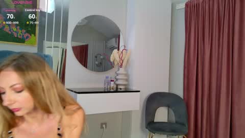 Sienna online show from June 2, 11:12 am