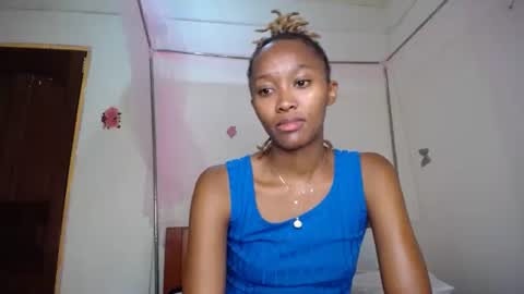 silent_lovie online show from May 26, 9:15 am