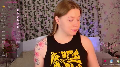 Snapshot of silent_princesses chatting on January 21, 7:37 am Chloe online show from January 21, 7:37 am