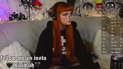 Mia online show from June 4, 8:37 pm