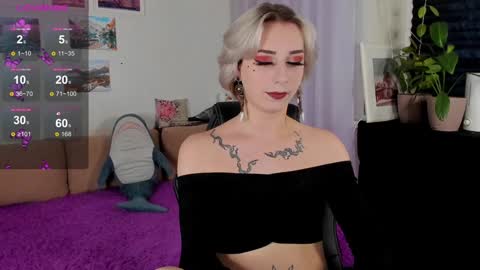 Snapshot of silverfoxxxxy chatting on December 19, 8:24 am Maksi online show from December 19, 8:24 am