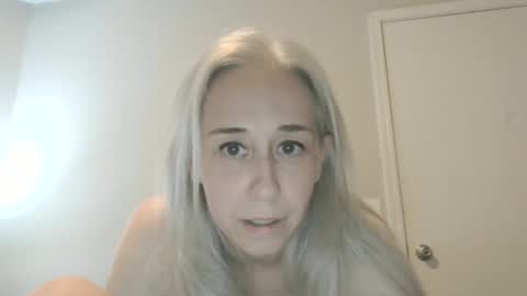Snapshot of silversuccubus chatting on September 28, 2:15 pm silversuccubus online show from September 28, 2:15 pm