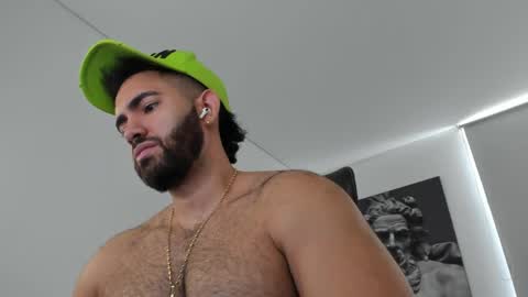 simon_leon01 online show from May 31, 4:28 pm
