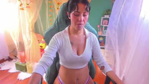 Snapshot of simone_simpson chatting on February 24, 8:25 pm Simon Simpson Modelo Independiente online show from February 24, 8:25 pm