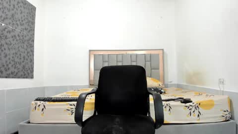 SIMON KELER online show from April 20, 11:30 pm