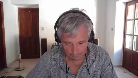 Snapshot of simonthenudist chatting on October 7, 10:33 am Simon online show from October 7, 10:33 am
