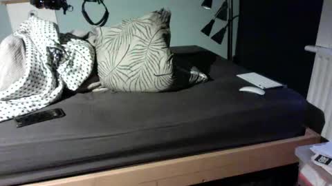 simplyminded online show from April 23, 4:42 am
