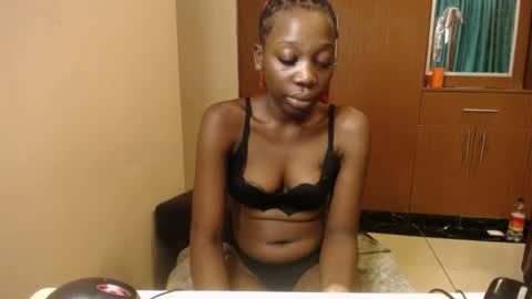 Elsy online show from May 13, 6:39 pm