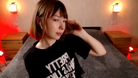 Snapshot of sindy_juxx chatting on March 2, 9:43 pm Sindy Juxx online show from March 2, 9:43 pm