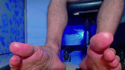 Snapshot of sir_kev66 chatting on September 23, 1:10 am only foot worshipers here online show from September 23, 1:10 am