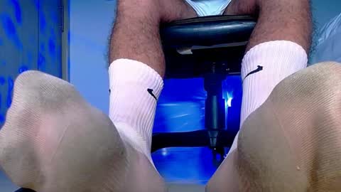 Snapshot of sir_kev66 chatting on September 21, 12:03 am only foot worshipers here online show from September 21, 12:03 am