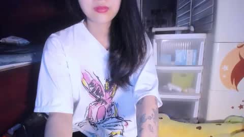 Snapshot of sisi_baby chatting on October 7, 6:53 am julila online show from October 7, 6:53 am