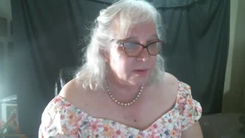 Snapshot of sissydianetx chatting on October 7, 11:34 pm Sissy Diane online show from October 7, 11:34 pm