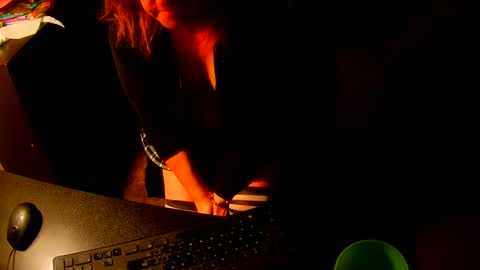 Snapshot of sissyred2314 chatting on October 8, 8:20 am red online show from October 8, 8:20 am