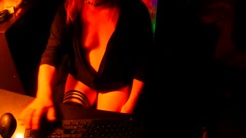 Snapshot of sissyred2314 chatting on October 19, 4:28 am red online show from October 19, 4:28 am